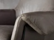 صورة كرسي جلدي كلاسيكي
