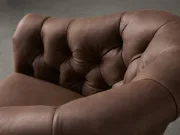 صورة كرسي استرخاء بلمسة كلاسيكية