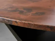 صورة طاولة سوداء