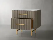 صورة طاولة جانبية بخزانة